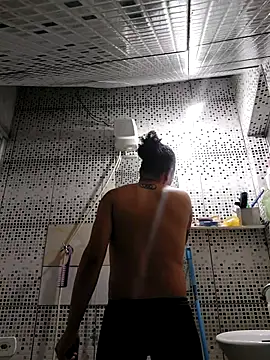 Vanzinho83 online show from 04-16-26, 02:34