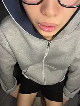 tuanhip online show from 05-19-26, 04:03