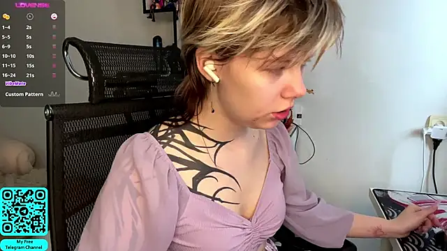 MadalynNosel online show from 04-21-26, 07:04