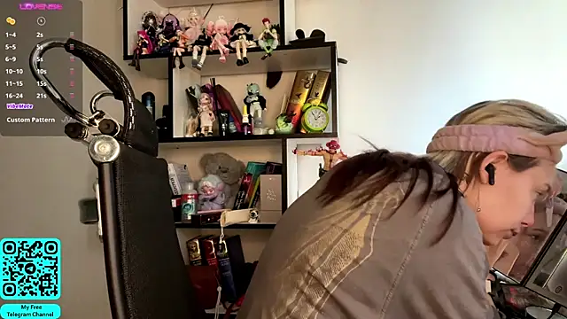 MadalynNosel online show from 04-26-26, 07:16