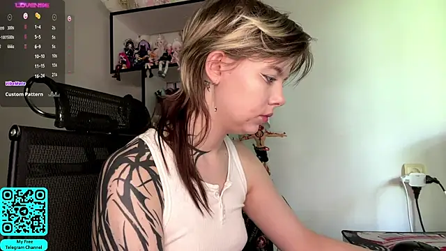MadalynNosel online show from 05-17-26, 07:19