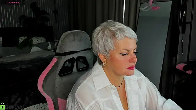 Snapshot of Linda_Zef1r chatting on 05-02-26, 01:11 Linda Zef1r online show from 05-02-26, 01:11