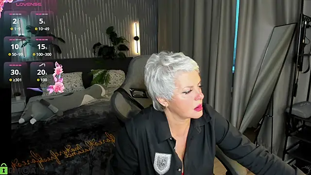 Snapshot of Linda_Zef1r chatting on 05-13-26, 01:12 Linda Zef1r online show from 05-13-26, 01:12