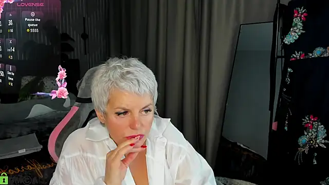 Snapshot of Linda_Zef1r chatting on 05-03-26, 01:22 Linda Zef1r online show from 05-03-26, 01:22