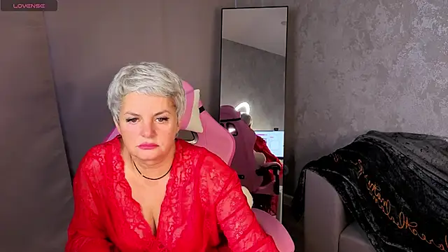 Snapshot of Linda_Zef1r chatting on 05-28-26, 01:35 Linda Zef1r online show from 05-28-26, 01:35