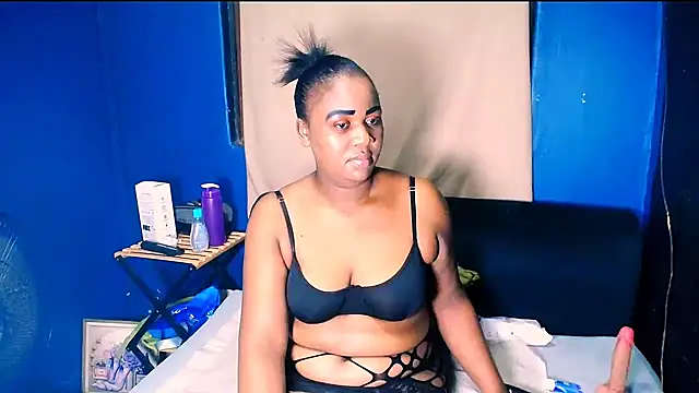 Snapshot of Ebonyskye69 chatting on 06-12-26, 03:21 Ebonyskye69 online show from 06-12-26, 03:21