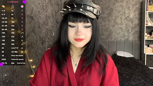 EmilyEmbears online show from 06-11-26, 06:32