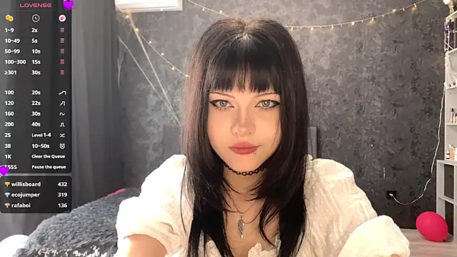 Snapshot of EmilyEmbears chatting on 05-18-26, 07:02 EmilyEmbears online show from 05-18-26, 07:02