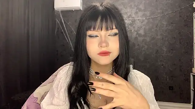 Snapshot of EmilyEmbears chatting on 04-22-26, 05:25 EmilyEmbears online show from 04-22-26, 05:25