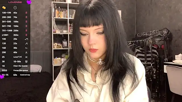 EmilyEmbears online show from 06-01-26, 06:35