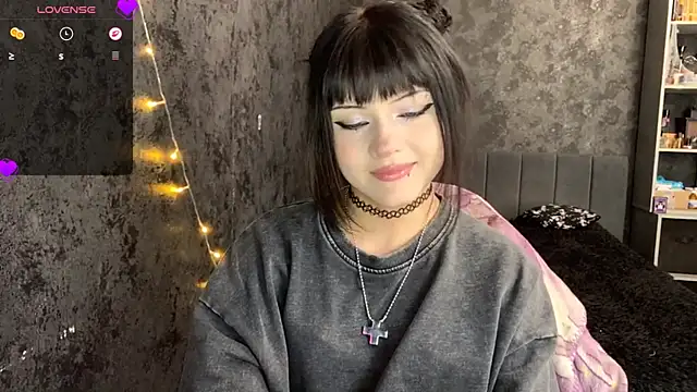 EmilyEmbears online show from 06-30-26, 08:03