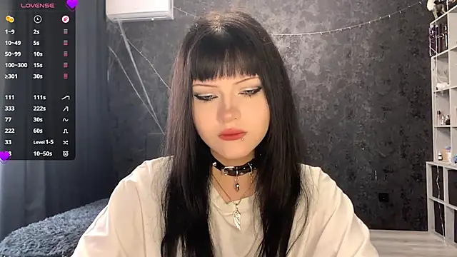 Snapshot of EmilyEmbears chatting on 05-13-26, 05:58 EmilyEmbears online show from 05-13-26, 05:58