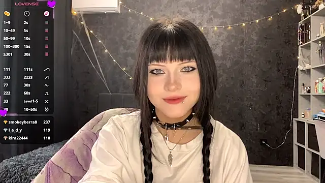 Snapshot of EmilyEmbears chatting on 05-12-26, 06:32 EmilyEmbears online show from 05-12-26, 06:32