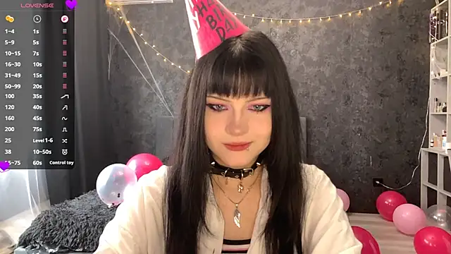 Snapshot of EmilyEmbears chatting on 05-16-26, 07:18 EmilyEmbears online show from 05-16-26, 07:18