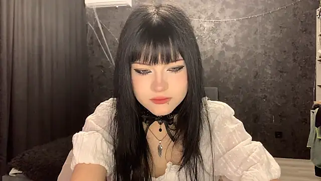 Snapshot of EmilyEmbears chatting on 04-21-26, 05:14 EmilyEmbears online show from 04-21-26, 05:14