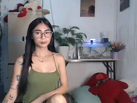 Snapshot of Martha4you chatting on 06-17-26, 02:27 Martha4you online show from 06-17-26, 02:27