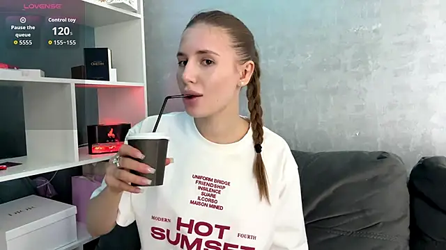 Snapshot of PollyRysh chatting on 04-06-26, 03:35 PollyRysh online show from 04-06-26, 03:35