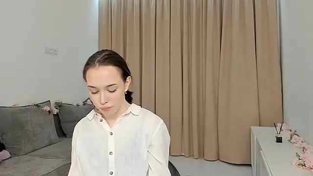RoyceKintzel online show from 04-11-26, 06:33