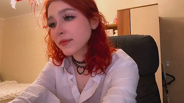 Snapshot of CindyHouse chatting on 04-07-26, 05:15 CindyHouse online show from 04-07-26, 05:15