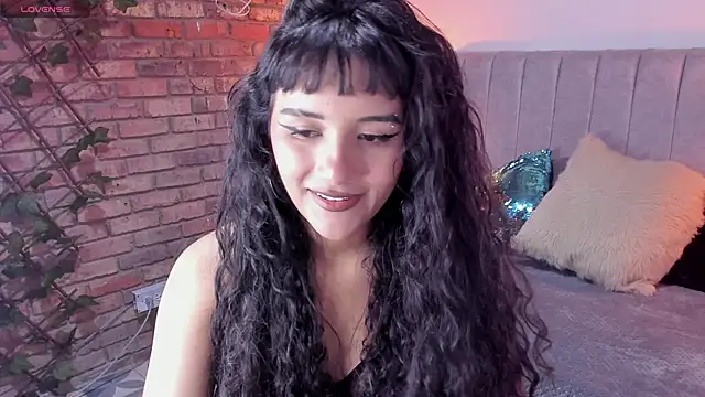 Snapshot of Hanna_Clark__ chatting on 04-26-26, 12:35 Hanna Clark online show from 04-26-26, 12:35