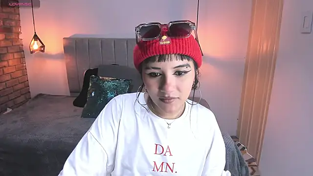 Snapshot of Hanna_Clark__ chatting on 05-22-26, 02:48 Hanna Clark online show from 05-22-26, 02:48