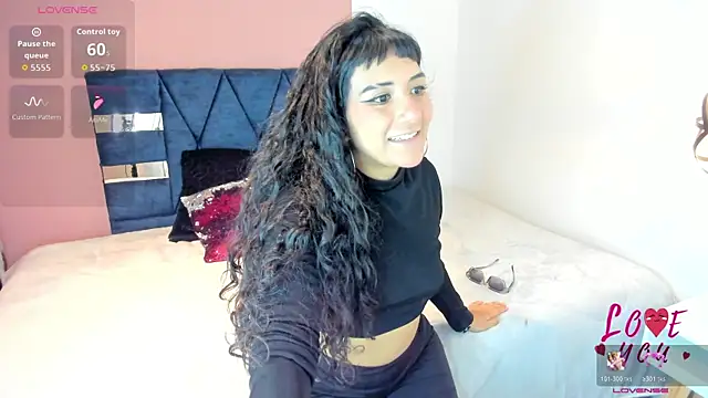 Snapshot of Hanna_Clark__ chatting on 07-03-26, 11:28 Hanna Clark online show from 07-03-26, 11:28