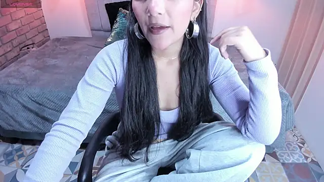 Snapshot of Hanna_Clark__ chatting on 05-10-26, 12:20 Hanna Clark online show from 05-10-26, 12:20