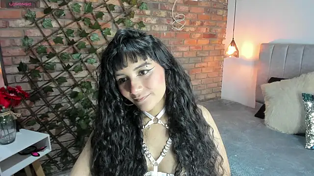 Snapshot of Hanna_Clark__ chatting on 04-28-26, 12:31 Hanna Clark online show from 04-28-26, 12:31