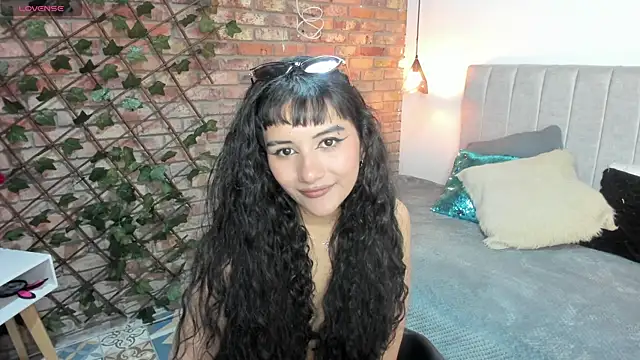 Snapshot of Hanna_Clark__ chatting on 04-27-26, 12:36 Hanna Clark online show from 04-27-26, 12:36