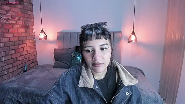 Snapshot of Hanna_Clark__ chatting on 05-19-26, 11:39 Hanna Clark online show from 05-19-26, 11:39