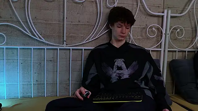 EdwardHogan online show from 04-02-26, 05:19