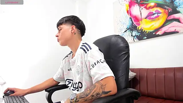 Thebestboyhot online show from 04-16-26, 06:14