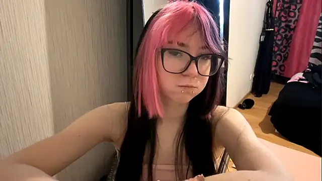 Snapshot of WifeAileen chatting on 04-25-26, 06:49 WifeAileen online show from 04-25-26, 06:49