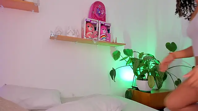 RoxanneMorguet  online show from 04-11-26, 11:58