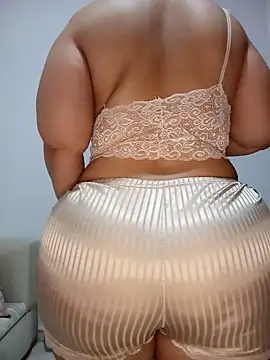 Snapshot of Sexy_yassimna chatting on 06-21-26, 12:00 Sexy yassimna online show from 06-21-26, 12:00