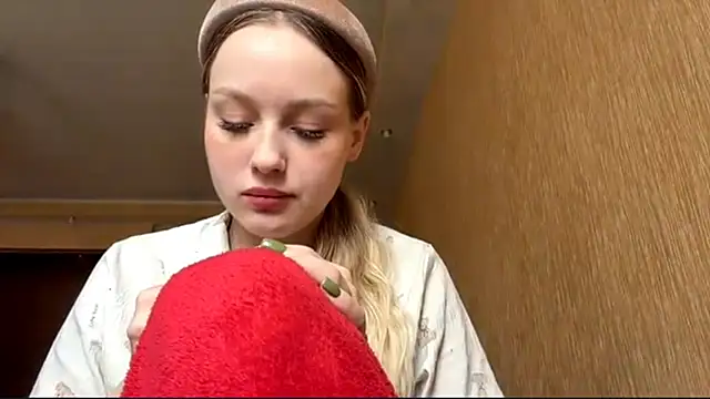 ElvieTribou online show from 04-07-26, 08:16