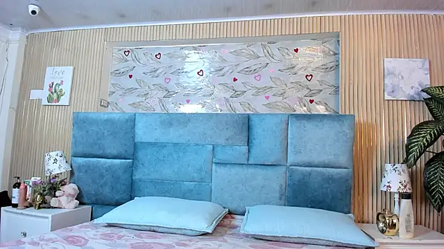 Delphine doll online show from 06-20-26, 12:10