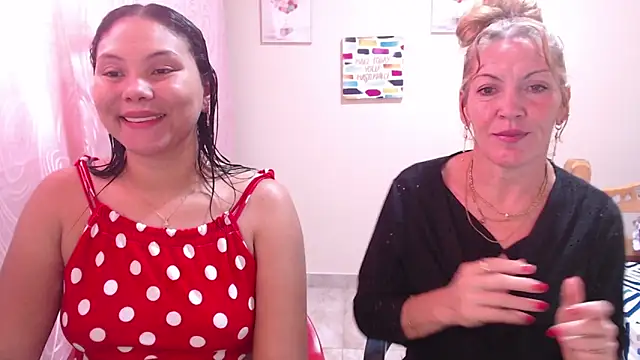 juliachannelhot online show from 05-04-26, 08:22