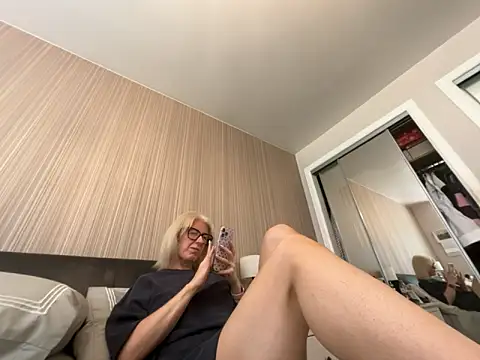 Laylaskyexx online show from 05-26-26, 11:30
