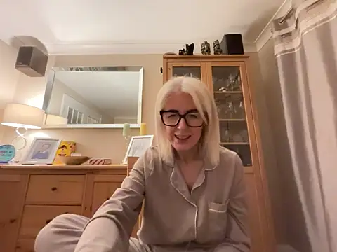 Laylaskyexx online show from 04-22-26, 09:43