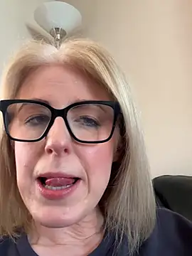 Snapshot of Laylaskyexx chatting on 04-07-26, 10:17 Laylaskyexx online show from 04-07-26, 10:17