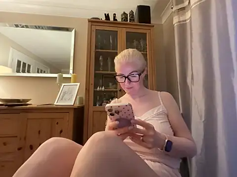 Laylaskyexx online show from 06-09-26, 09:27