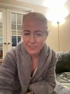 Snapshot of Laylaskyexx chatting on 04-15-26, 04:40 Laylaskyexx online show from 04-15-26, 04:40