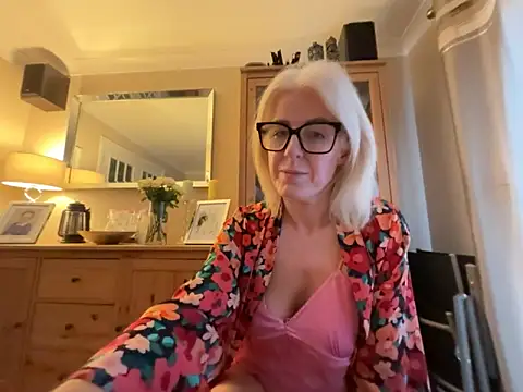 Laylaskyexx online show from 06-17-26, 08:19