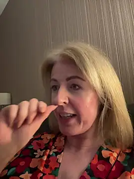 Snapshot of Laylaskyexx chatting on 04-03-26, 08:59 Laylaskyexx online show from 04-03-26, 08:59