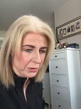 Snapshot of Laylaskyexx chatting on 04-14-26, 10:31 Laylaskyexx online show from 04-14-26, 10:31