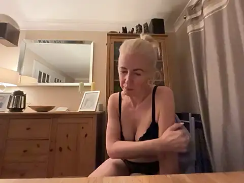 Laylaskyexx online show from 05-05-26, 09:07
