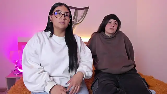 Snapshot of Elisa_n_Emma chatting on 04-01-26, 08:17 Elisa n Emma online show from 04-01-26, 08:17