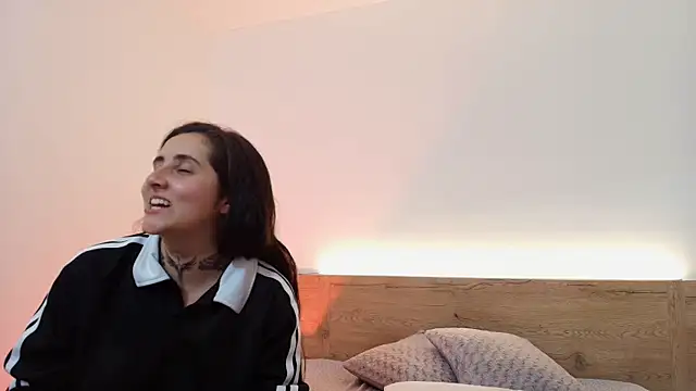 Elisa n Emma online show from 04-28-26, 08:24