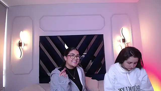 Elisa n Emma online show from 04-13-26, 01:15